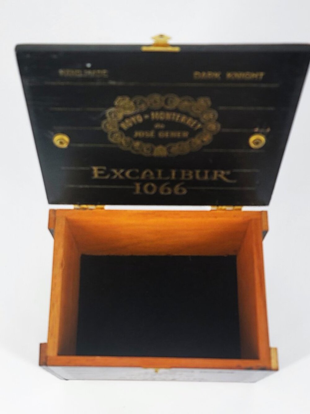 Hoyo deMonterrey de Jose Gener Excalibur 1066 Dark Knight Wood Cigar Box Purse - Picture 9 of 9